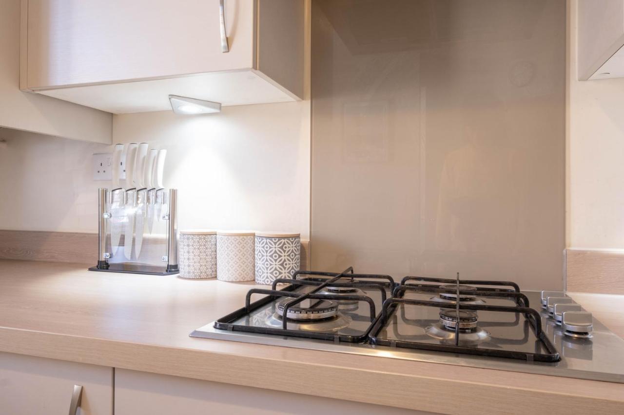 נורת'המפטון Beautiful And Comfortable Home Away From Home With Free Parking, Fast Wifi And White Crisp Hotel Standard Linen Hosted By Our Home Short Stays מראה חיצוני תמונה