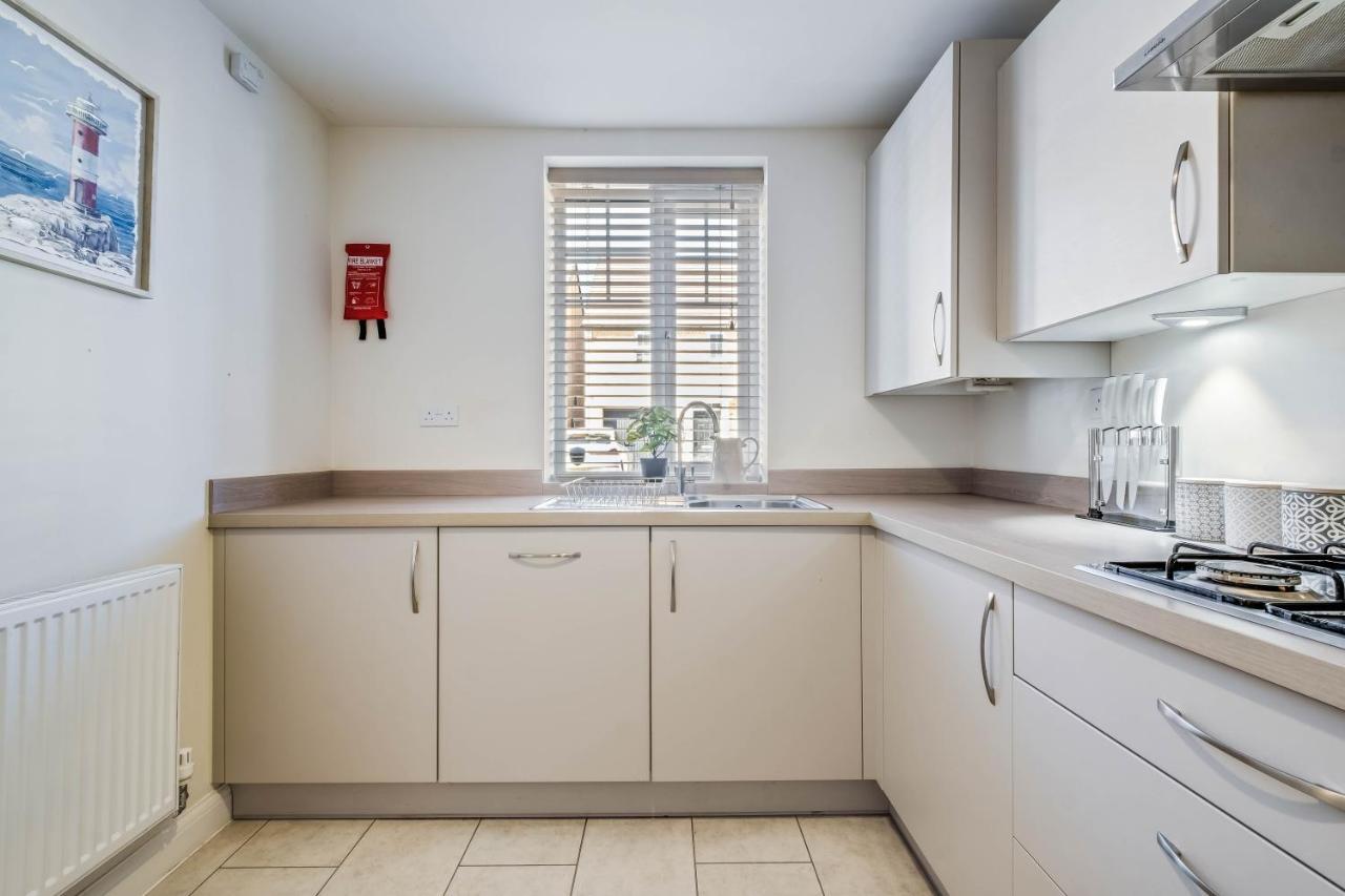 נורת'המפטון Beautiful And Comfortable Home Away From Home With Free Parking, Fast Wifi And White Crisp Hotel Standard Linen Hosted By Our Home Short Stays מראה חיצוני תמונה