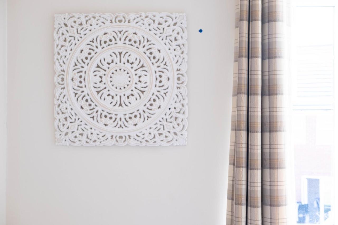 נורת'המפטון Beautiful And Comfortable Home Away From Home With Free Parking, Fast Wifi And White Crisp Hotel Standard Linen Hosted By Our Home Short Stays מראה חיצוני תמונה