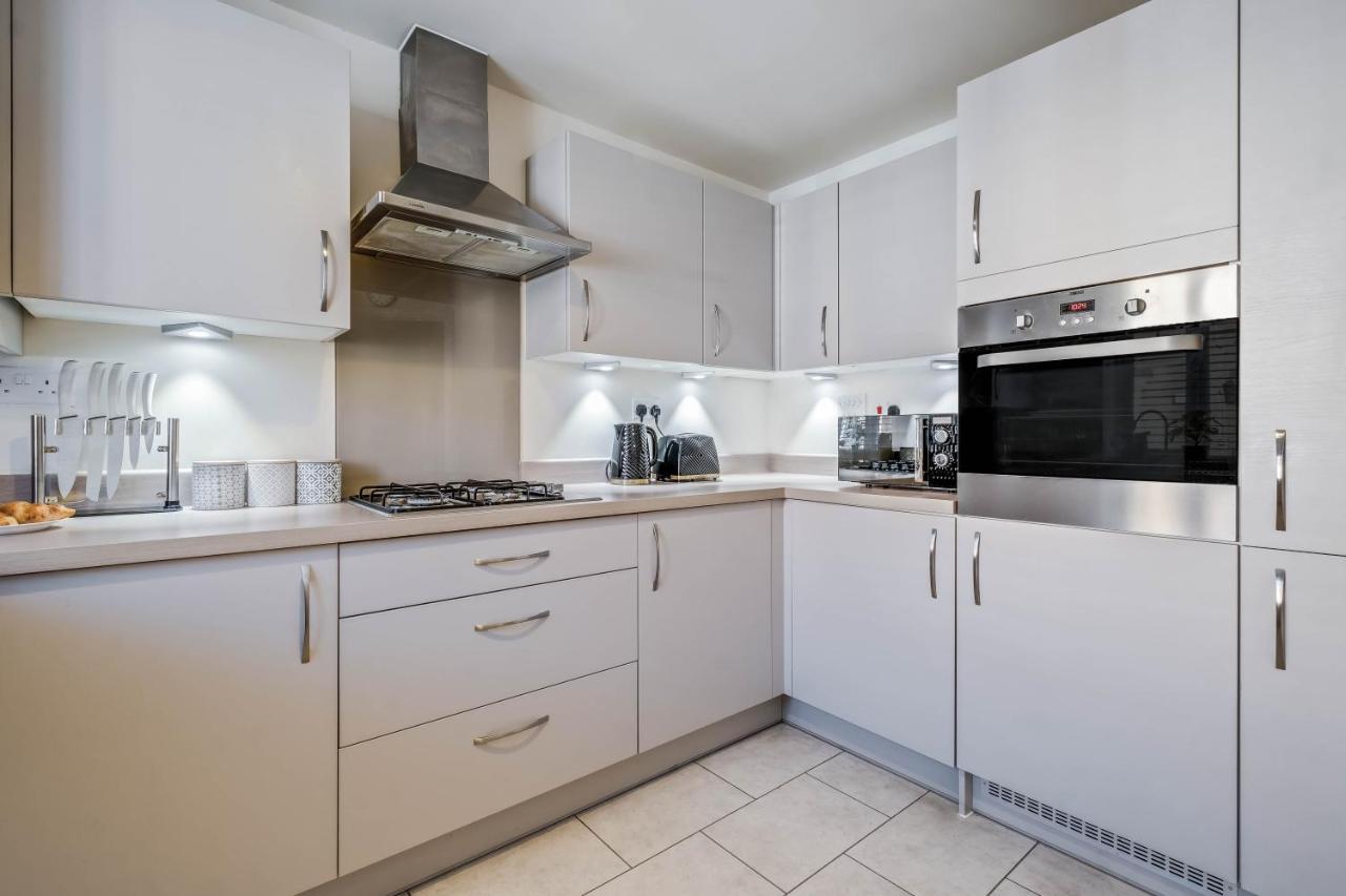 נורת'המפטון Beautiful And Comfortable Home Away From Home With Free Parking, Fast Wifi And White Crisp Hotel Standard Linen Hosted By Our Home Short Stays מראה חיצוני תמונה