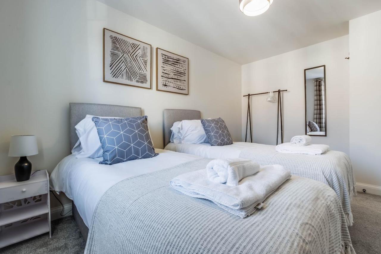 נורת'המפטון Beautiful And Comfortable Home Away From Home With Free Parking, Fast Wifi And White Crisp Hotel Standard Linen Hosted By Our Home Short Stays מראה חיצוני תמונה