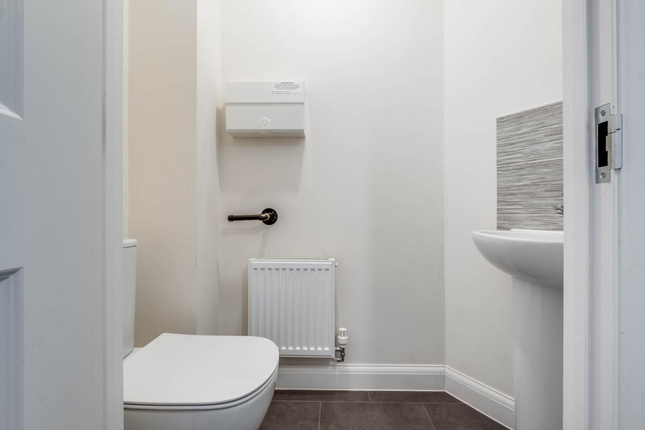 נורת'המפטון Beautiful And Comfortable Home Away From Home With Free Parking, Fast Wifi And White Crisp Hotel Standard Linen Hosted By Our Home Short Stays מראה חיצוני תמונה