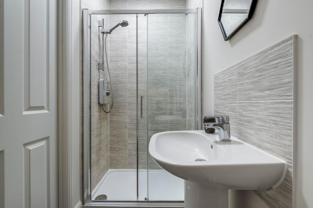 נורת'המפטון Beautiful And Comfortable Home Away From Home With Free Parking, Fast Wifi And White Crisp Hotel Standard Linen Hosted By Our Home Short Stays מראה חיצוני תמונה