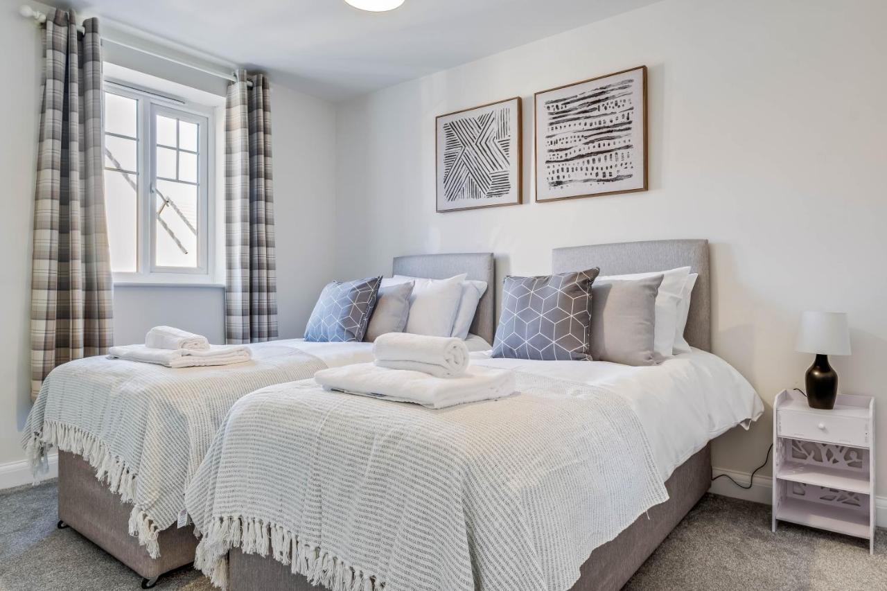 נורת'המפטון Beautiful And Comfortable Home Away From Home With Free Parking, Fast Wifi And White Crisp Hotel Standard Linen Hosted By Our Home Short Stays מראה חיצוני תמונה