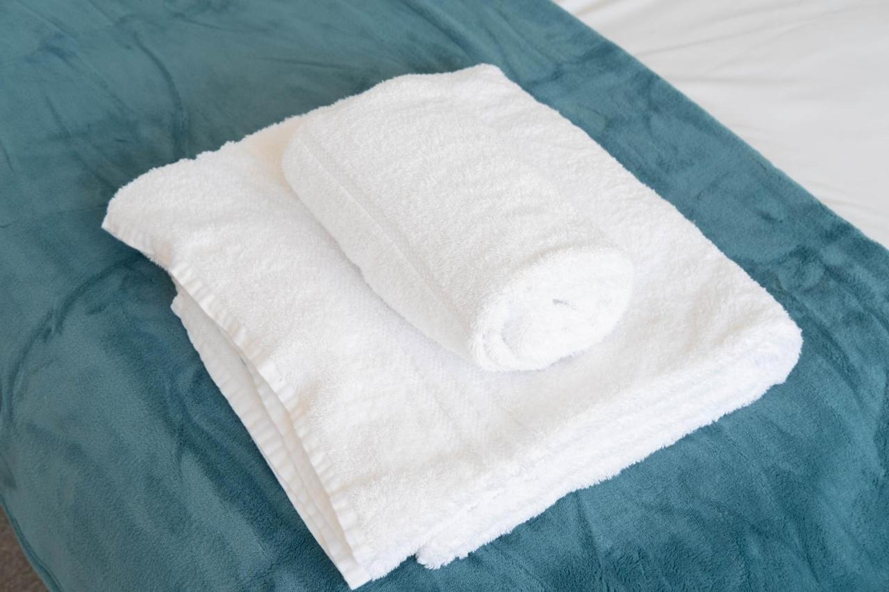 נורת'המפטון Beautiful And Comfortable Home Away From Home With Free Parking, Fast Wifi And White Crisp Hotel Standard Linen Hosted By Our Home Short Stays מראה חיצוני תמונה