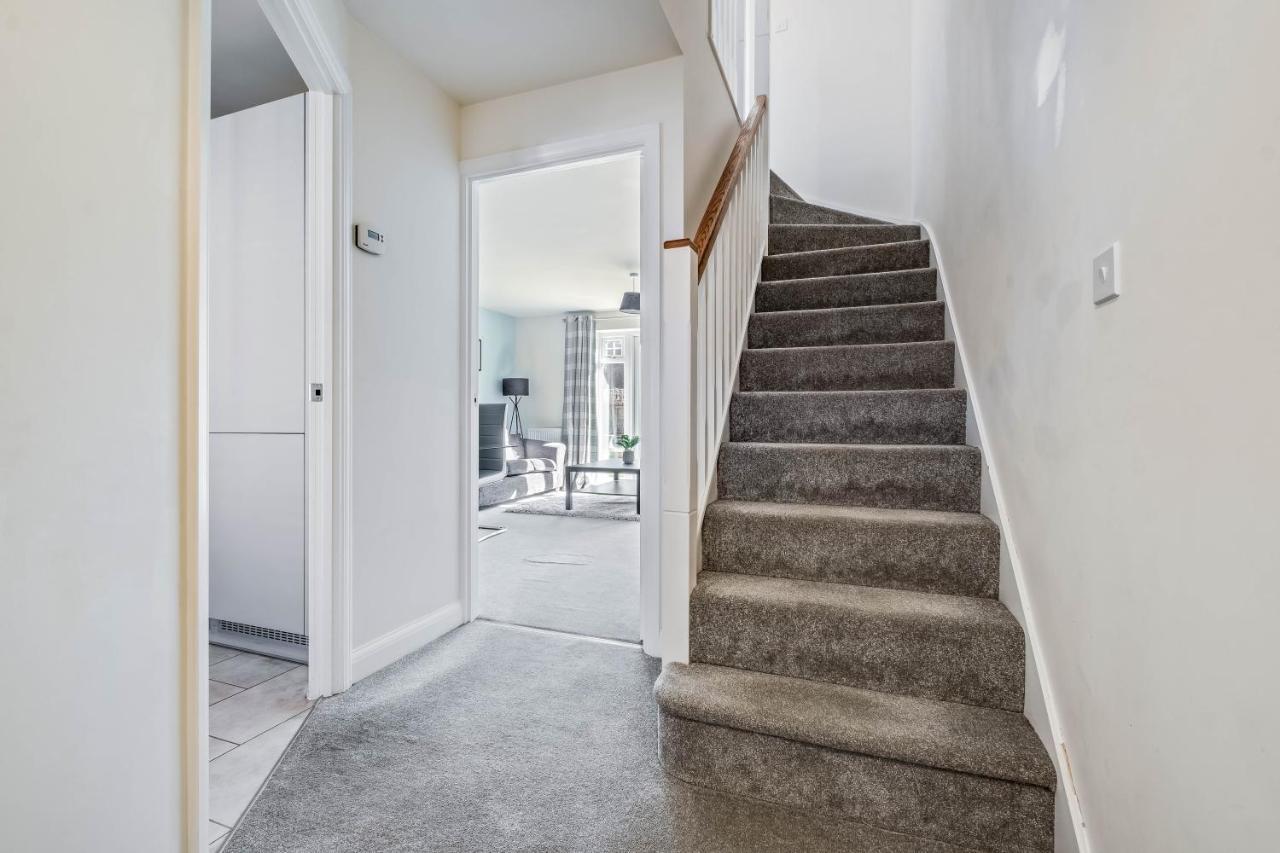 נורת'המפטון Beautiful And Comfortable Home Away From Home With Free Parking, Fast Wifi And White Crisp Hotel Standard Linen Hosted By Our Home Short Stays מראה חיצוני תמונה