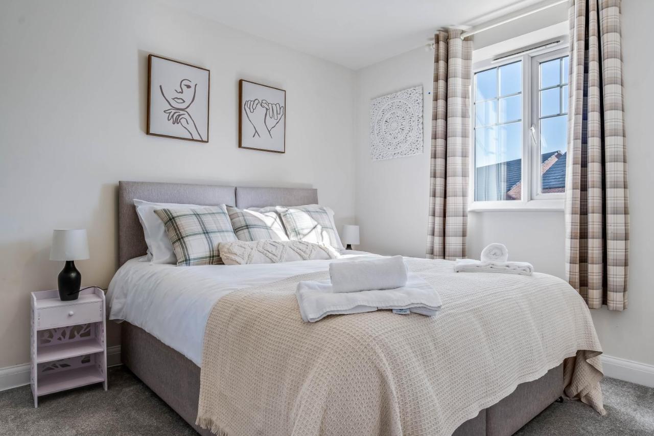 נורת'המפטון Beautiful And Comfortable Home Away From Home With Free Parking, Fast Wifi And White Crisp Hotel Standard Linen Hosted By Our Home Short Stays מראה חיצוני תמונה