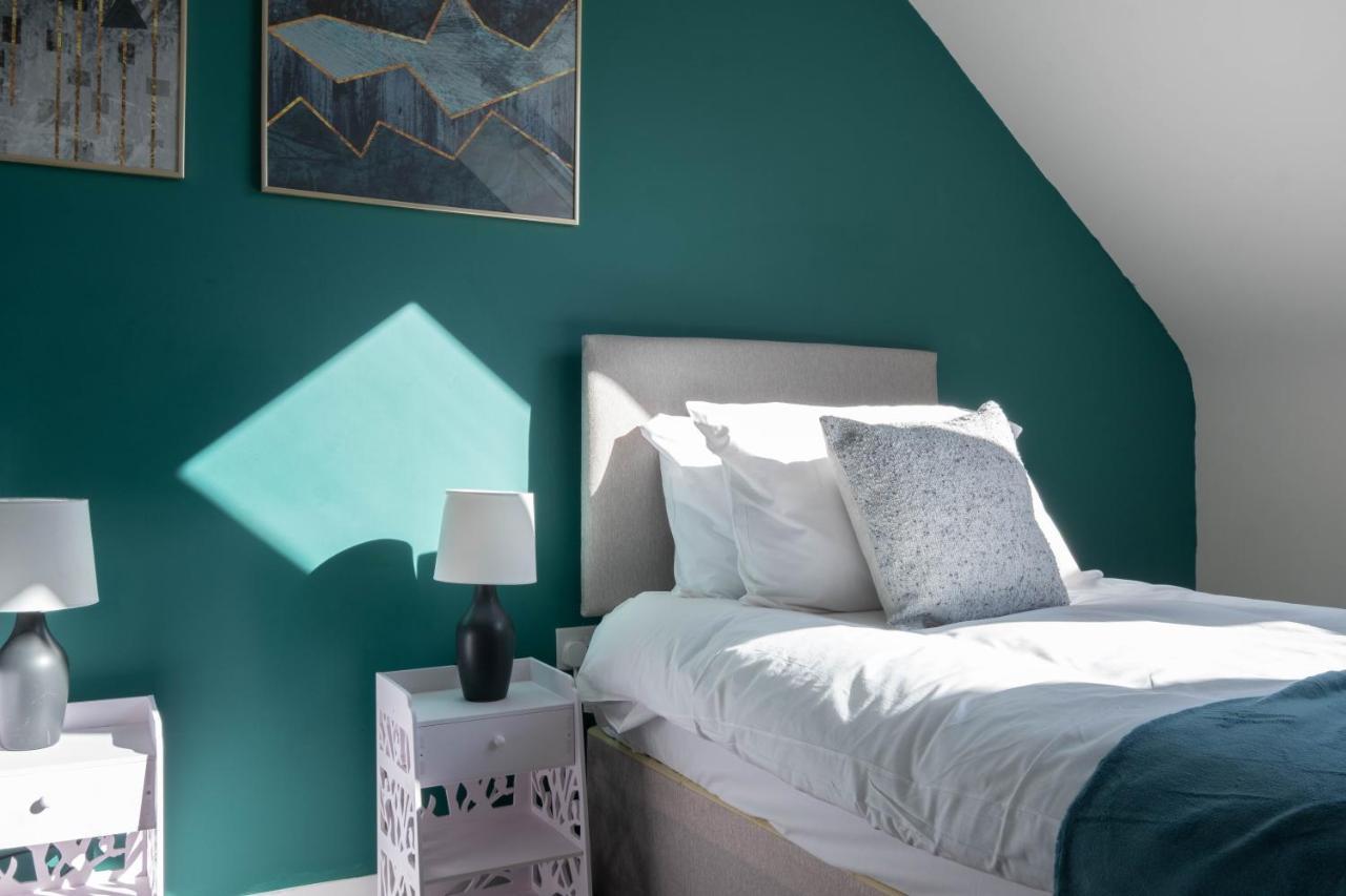 נורת'המפטון Beautiful And Comfortable Home Away From Home With Free Parking, Fast Wifi And White Crisp Hotel Standard Linen Hosted By Our Home Short Stays מראה חיצוני תמונה